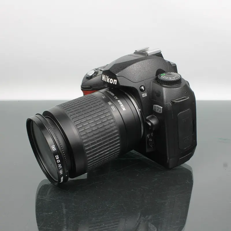 Nikon D70 + Nikon AF 28-100mm 1